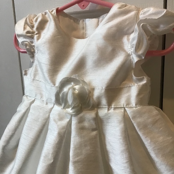 Carter’s dress - Picture 2 of 5